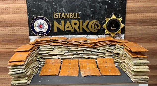 92 kilos 500 grams of heroin were seized in a minibus in Istanbul.