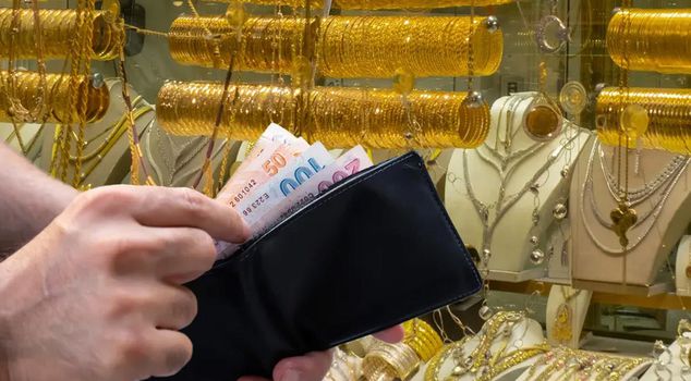 الحظر الجديد على بيع الذهب يربك البازار المغلق: القطاع يتوقف