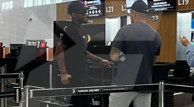 The image has emerged! Jhon Duran has arrived in Istanbul for Galatasaray.