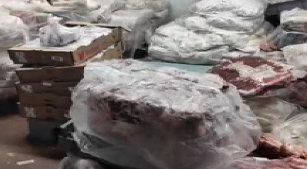 مشهد مقزز! لو لم يتم القبض عليهم لكانوا أطعموه للمواطنين