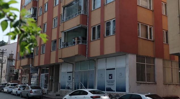 إحدى محافظاتنا تتحدث عن هذه الحادثة: فتاة صغيرة قفزت عارية من الشرفة لتهرب من يد معلمها