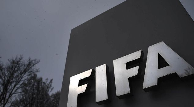 الاتحاد الدولي لكرة القدم (FIFA) يفرض عقوبة مثيرة للجدل على 3 من أنديتنا