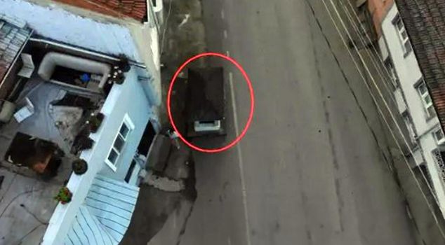 The mysterious tomb dividing the neighborhood into three! The mukhtar applied to the ministry.