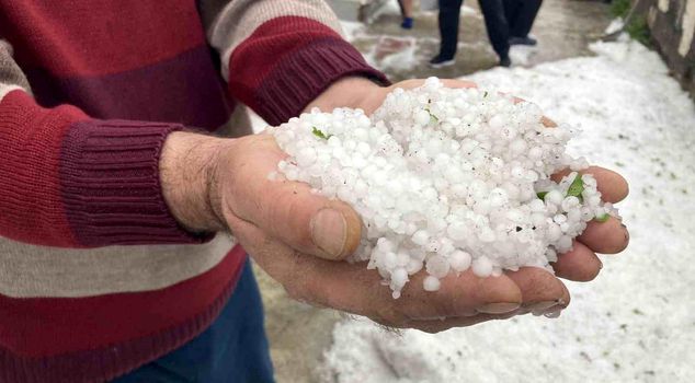 Hailstorm was effective in Refahiye.