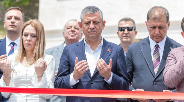 أوزغور أوزل يفتتح 3 مشاريع في إزمير: كما وعدنا، وضعنا مسجدنا في الخدمة