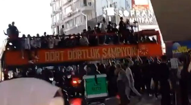 As Galatasaray's team bus passed by, he suddenly started shouting: Thieves, theft cannot be celebrated