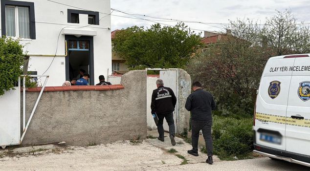 He heated water with a camping gas cylinder to take a shower; he died from gas leak poisoning.