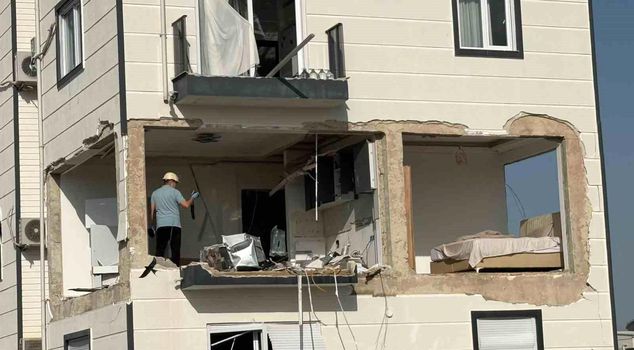 Gas cylinder explosion destroys building in Antalya: 1 injured
