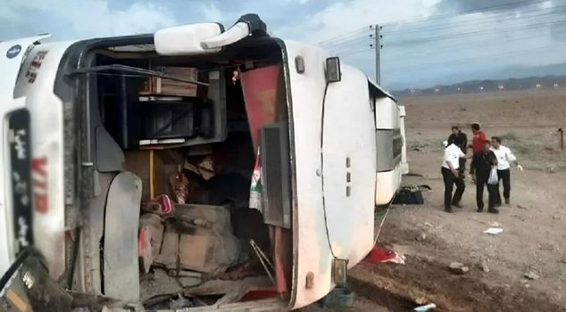 Passenger bus overturns in Iran! 8 people lose their lives.