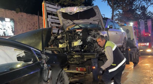 Two cars collided head-on in Beşiktaş: 9 injured