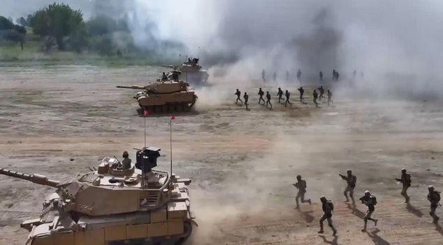 وزارة الدفاع الوطني تشارك صورًا تتعلق بعملية الإنزال في تمرين إيفيس-2026