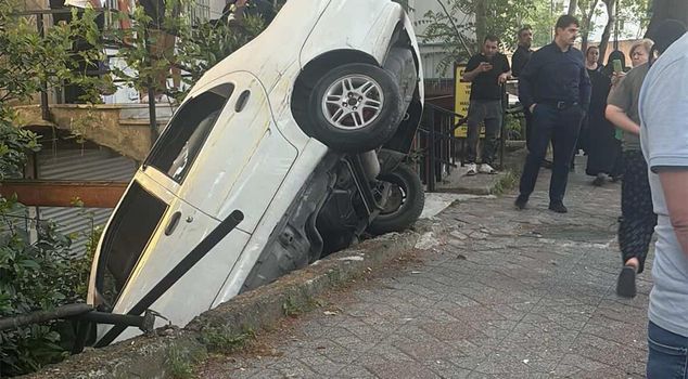 In Beyoğlu, an intoxicated driver first hit a taxi and then fell into the stairwell of a building.