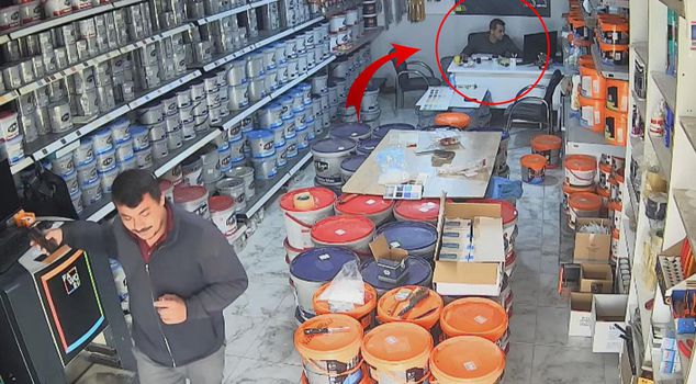 Cold-blooded shopkeeper! He didn't even get up from his seat during the earthquake.