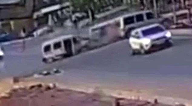 Chain accident in which 11 people were injured in Yüksekova captured on camera