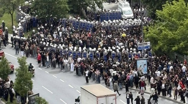 Police intervention at Bilgi University! There are detentions and injuries.