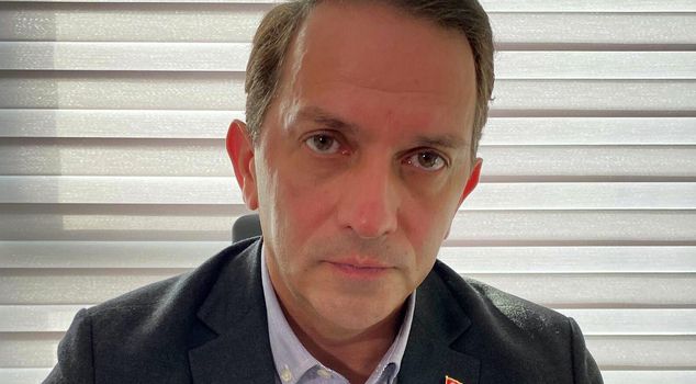 مجاهد بيرينجي: كليجدار أوغلو سيرى الانتخابات قبل المؤتمر، وسيكون مرشح الرئاسة إلهان كيسيجي
