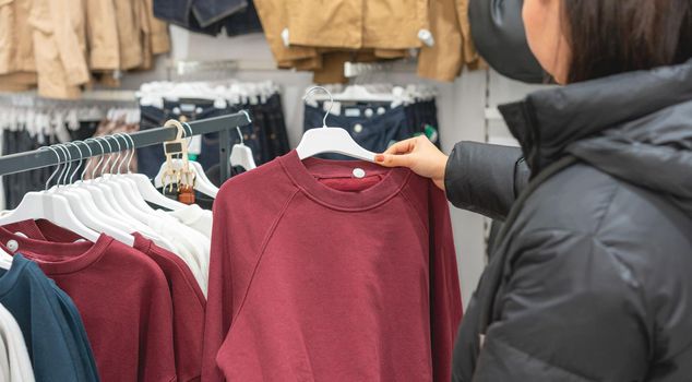 The 163-year-old textile giant has gone bankrupt! All products are on sale at half price.