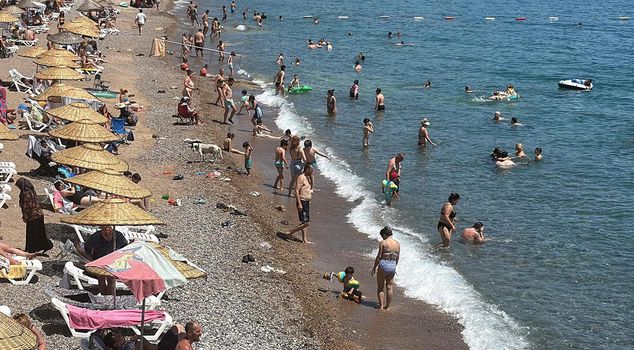 Праздничная суматоха на пляжах Бодрума
