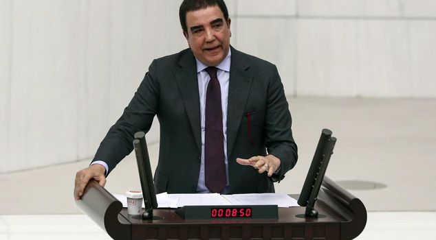 أردوغان توبراق يرد على ادعاء عزيز إحسان أكتاش: كيف يمكنني شراء سيارة من شخص لا أعرفه
