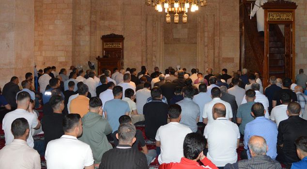 Eid prayer congestion at 842-year-old Ulu Mosque in Mardin