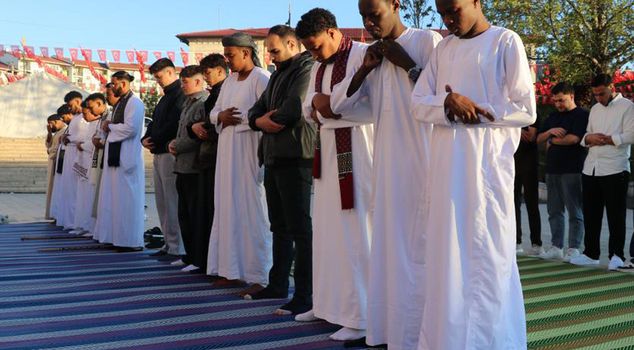 They performed the Eid prayer in the historical mosque wearing their traditional costumes.
