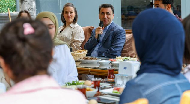 Tunceli Governor Şefik Aygöl's holiday surprise for students