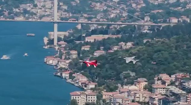 Breathtaking show from HÜRJET in the skies of Istanbul