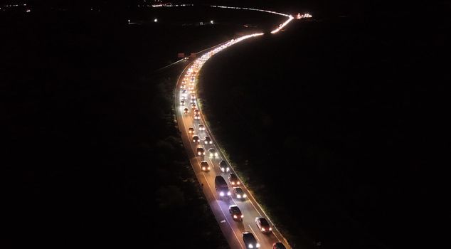 The holiday return congestion on the Kemikli ramparts continued into the night.