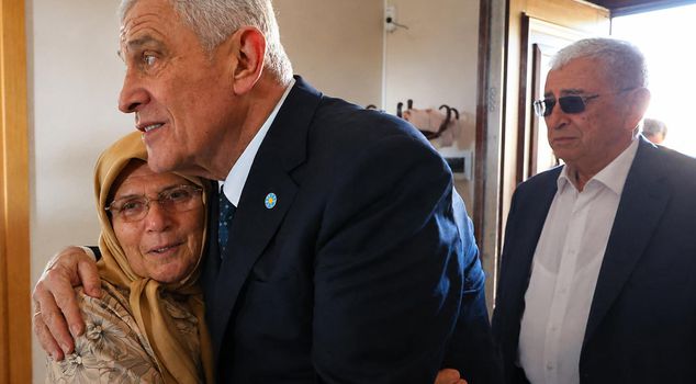 İYİ Party Chairman Dervişoğlu pays holiday visit to İmamoğlu's parents