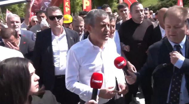 Ответ Кылычдароглу по пути от Озеля к Аныткабиру