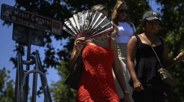 Temperatures across the country will increase by 4 degrees at once.