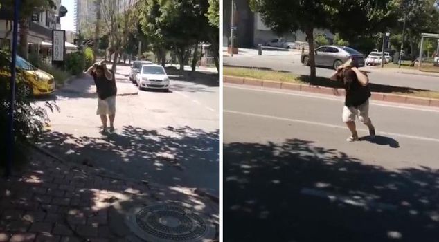 He was attacked by crows while walking down the road, and no matter what he did, he couldn't escape.