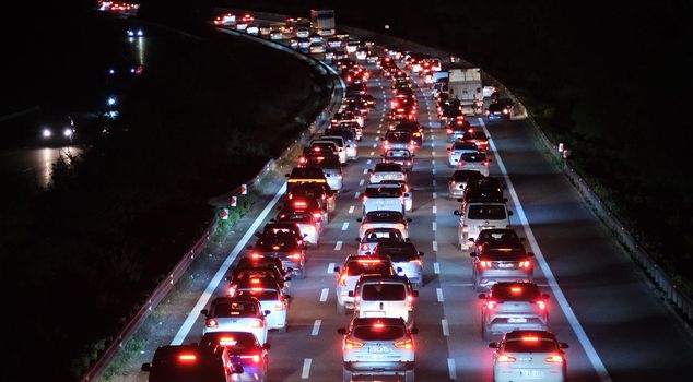 Traffic on the Anatolian Highway came to a standstill at the Düzce crossing.