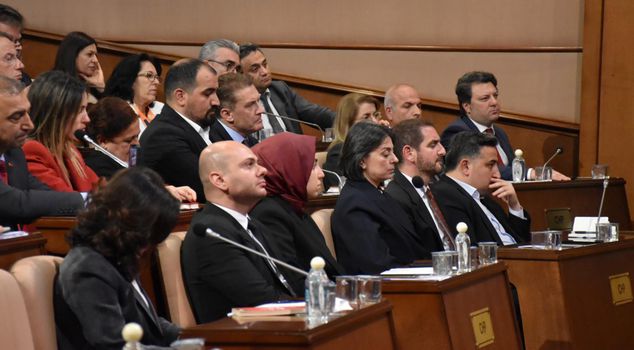 CHP members of the Istanbul Metropolitan Municipality Council have made their stance clear: Our place is by Özgür Özel's side.