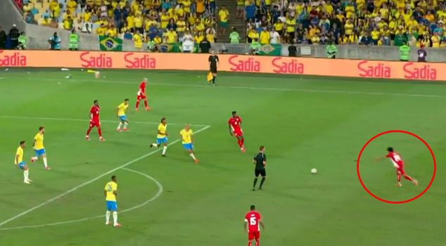 Ederson, who drove Fenerbahçe fans crazy, scored a goal from midfield, and even he couldn't believe what happened afterwards.