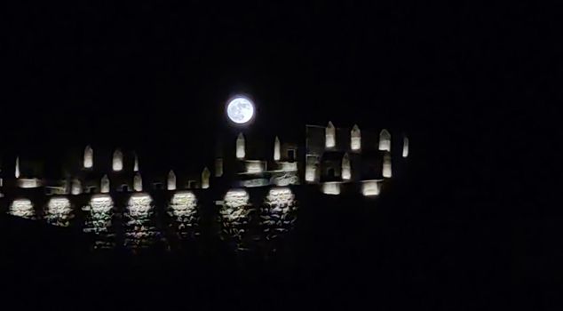 The blue full moon appearing in the Van skies took everyone's breath away.