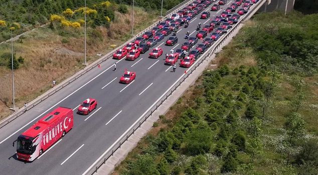 The convoy bidding farewell to Bizim Çocuklar for the World Cup in the world press.
