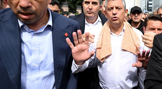 تفاصيل كشفها أوزغور أوزيل لأول مرة عن الاشتباك في مقر حزب الشعب الجمهوري: جاءوا ومعهم مناجل في أحزمتهم