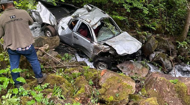 Death separated a married couple in a truck that rolled off a cliff in Ordu.