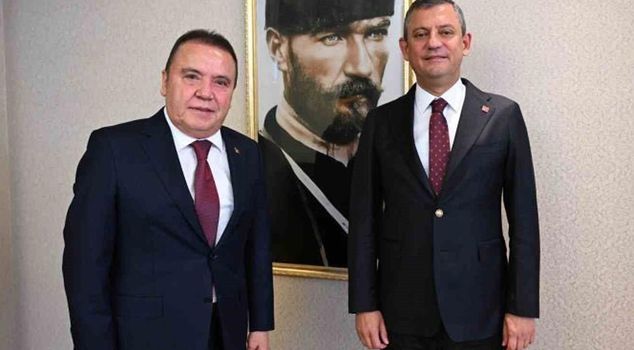 Новое заявление Мухиттина Бёджека: По указанию Озгюра Озеля я передал Ферди Зейреку 950 тысяч евро наличными.
