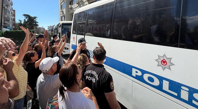 Corruption operation in Buca Municipality: Employee found with 13 racehorses