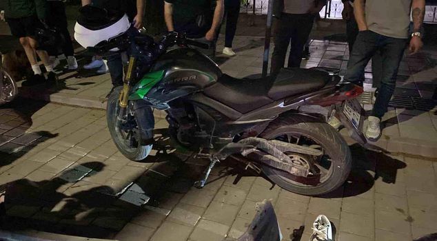 The drunk driver who caused the accident fled the scene: 17-year-old seriously injured.