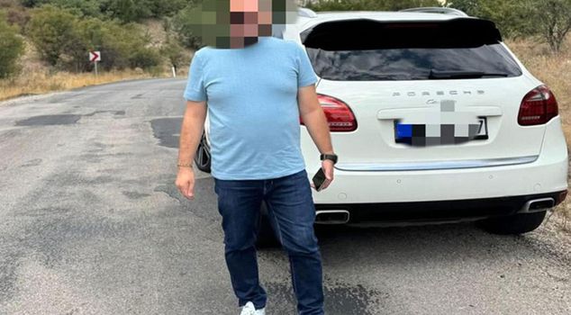The jeweler, who had gained the trust of his customers, disappeared with 50 million worth of gold.