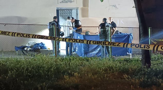 A husband and wife arguing with a visitor were shot in the head and killed.