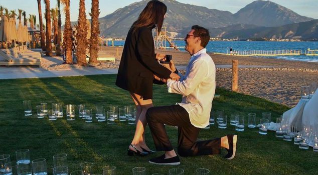 Famous actress Aleyna Solaker said yes to a dreamlike proposal