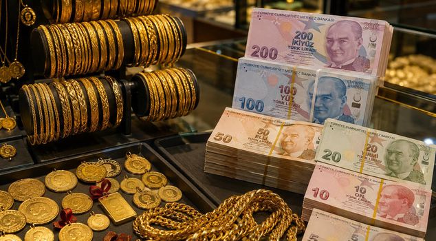 Those who invested all their savings in gold are in shock.