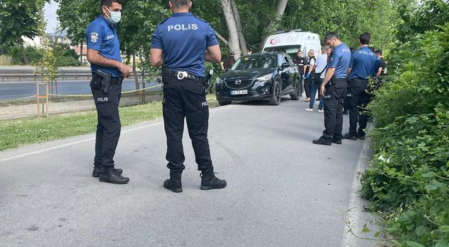 A corpse was removed from a vehicle with broken windows! The detail on the body drew attention.