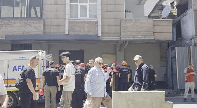 A partial collapse occurred at a building being demolished in Küçükçekmece; 3 workers were injured.
