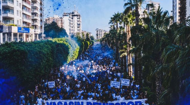 أنهوا الدوري بـ 57 نقطة تحت الصفر! جماهير أضنة دمير سبور نزلت إلى الشوارع