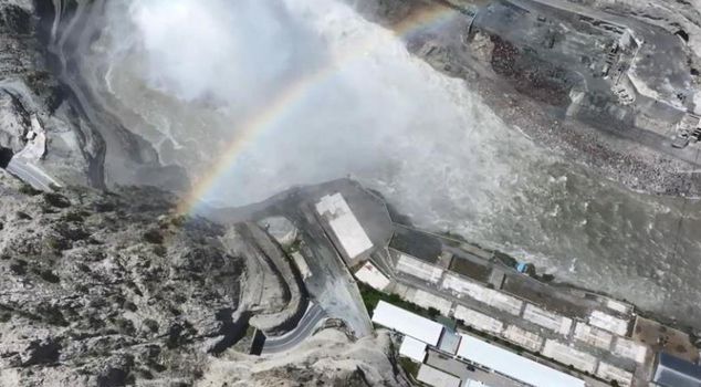 The gates of the Yusufeli Dam were opened, and the rainbow image left people in awe.